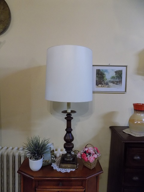 Elegantná stolová lampa