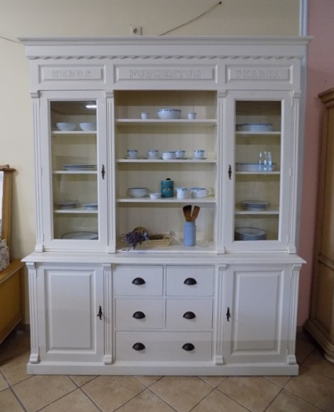 Štýlová vintage vitrína